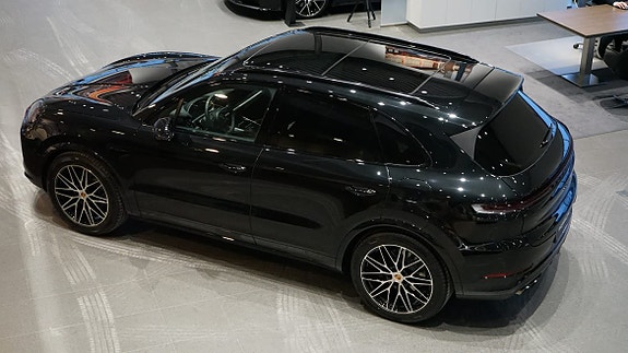 Porsche Cayenne 7 of 7
