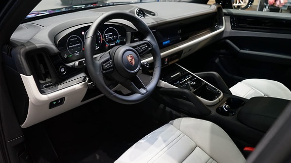 Porsche Cayenne 6 of 7