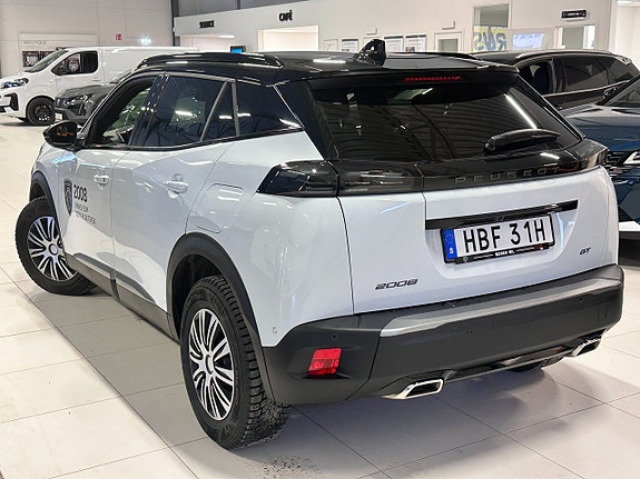 Peugeot 2008 2 of 5