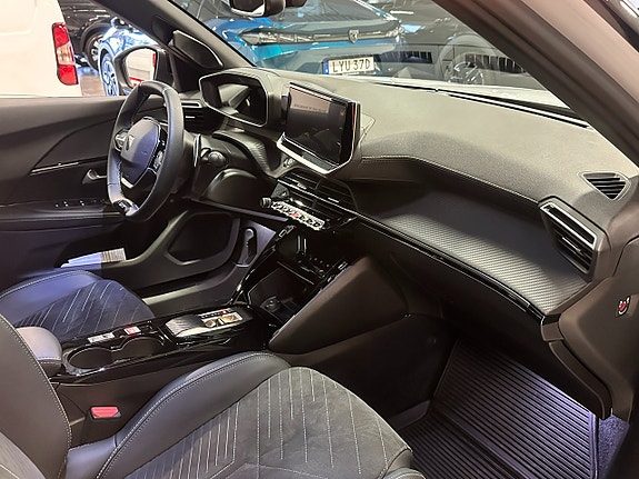 Peugeot 2008 7 of 14