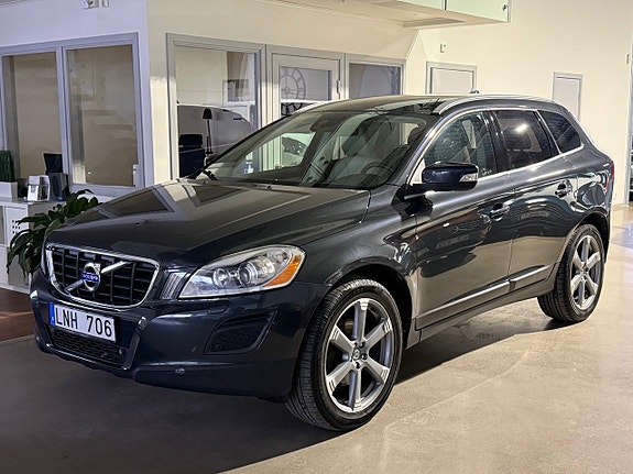 Volvo XC60 2 of 5