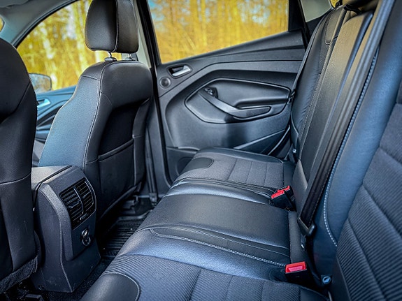 Ford Kuga 10 of 12