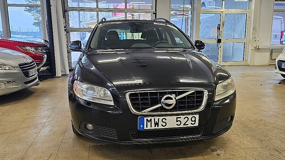 Volvo V70 2 of 5