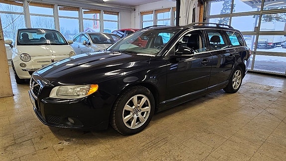 Volvo V70 3 of 5