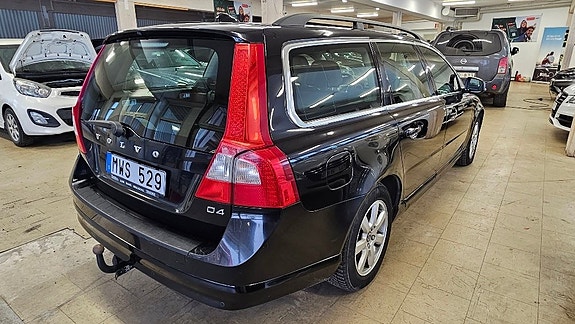 Volvo V70 8 of 15