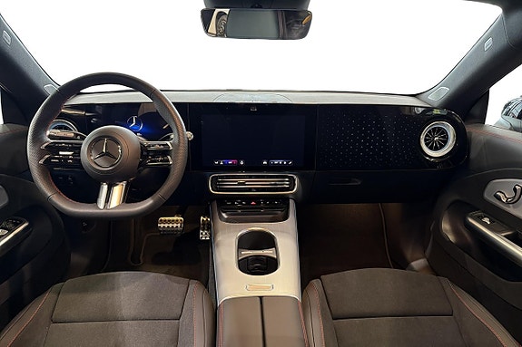 Mercedes-Benz CLA350 8 of 13