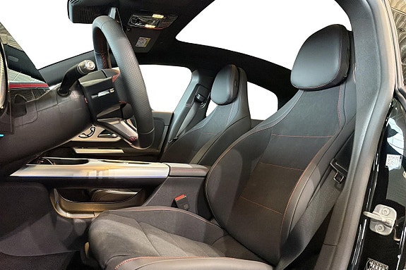 Mercedes-Benz CLA350 11 of 13