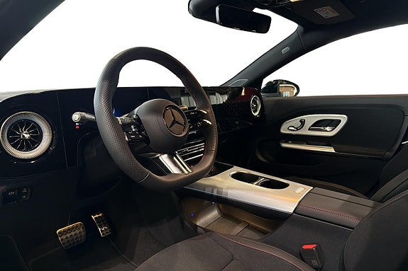 Mercedes-Benz CLA350 6 of 13