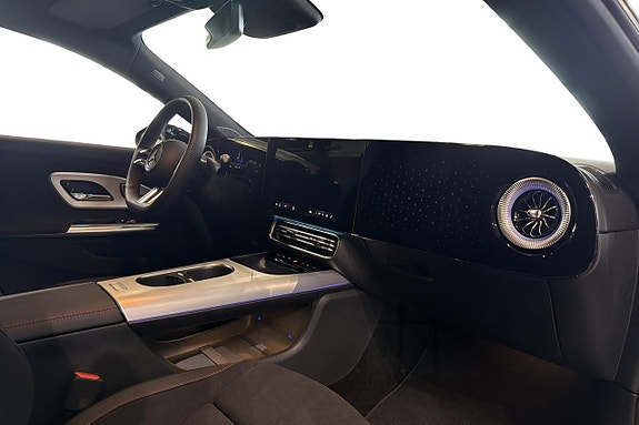 Mercedes-Benz CLA350 9 of 13