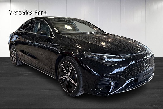 Mercedes-Benz CLA350 2 of 5