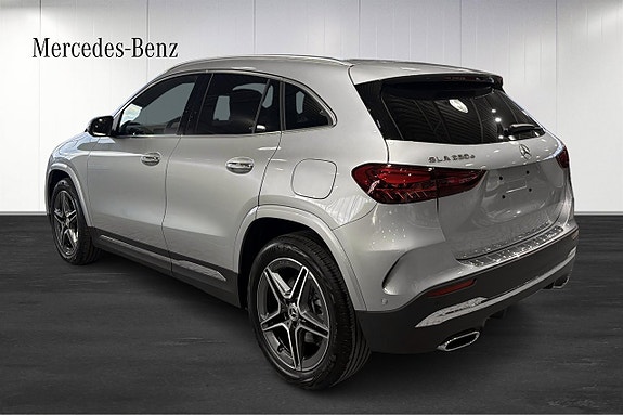 Mercedes-Benz GLA250 e 3 of 15