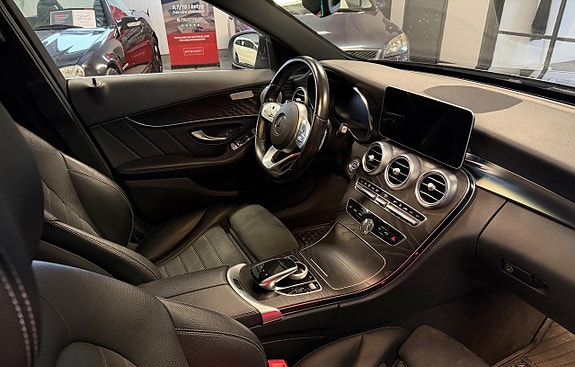 Mercedes-Benz C300 4 of 5