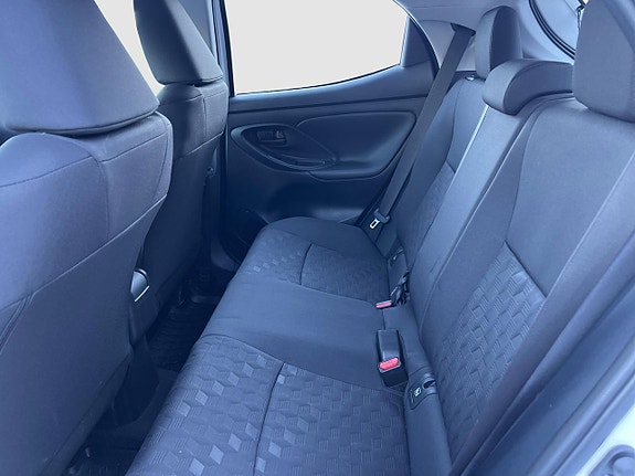 Toyota Yaris 8 of 13