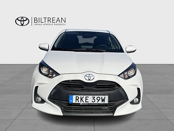 Toyota Yaris 2 of 13