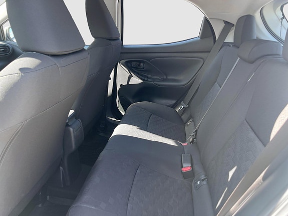 Toyota Yaris 11 of 13