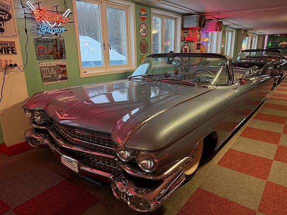 Cadillac Eldorado Biarritz 2 of 24
