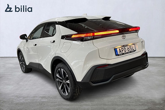 Toyota C-HR 2 of 5