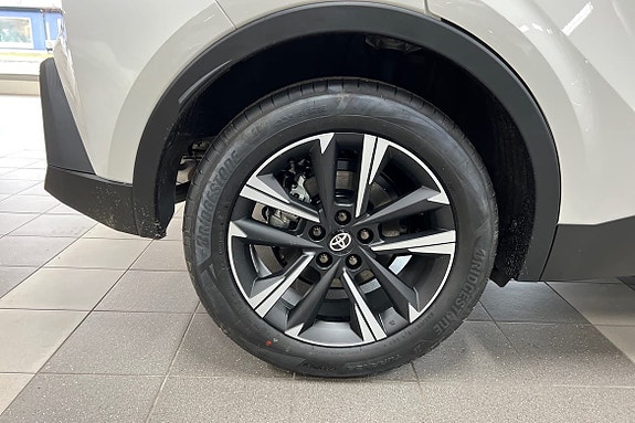 Toyota C-HR 15 of 19