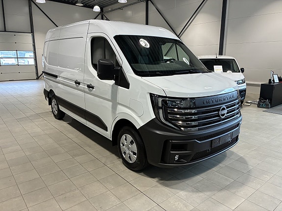 Nissan Interstar 2 of 5