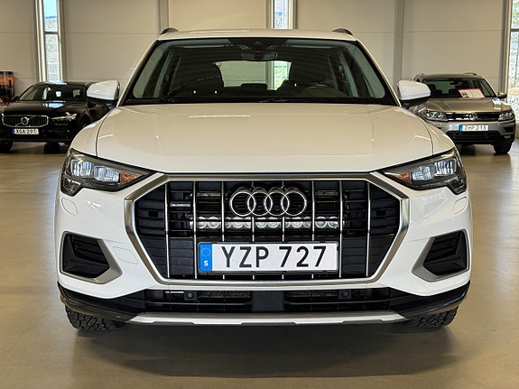 Audi Q3 2 of 5