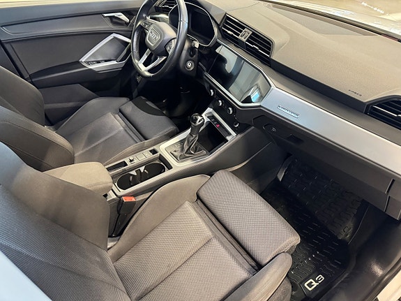 Audi Q3 10 of 21