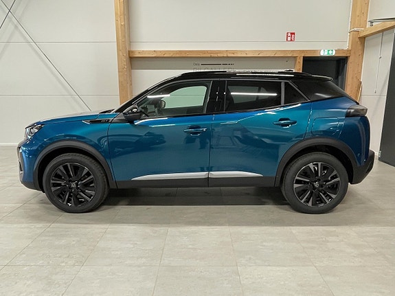 Peugeot 2008 2 of 5