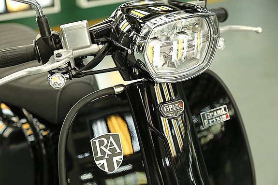 Royal Alloy 125MT, lätt MC Beställ din RA nu för leverans till våren 3 of 7