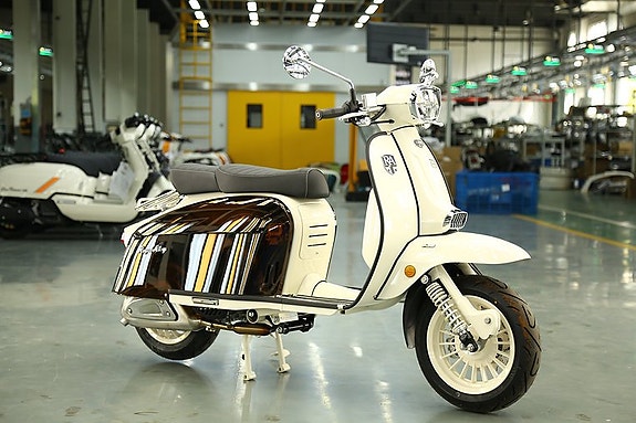 Royal Alloy 125MT, lätt MC Beställ din RA nu för leverans till våren 4 of 7
