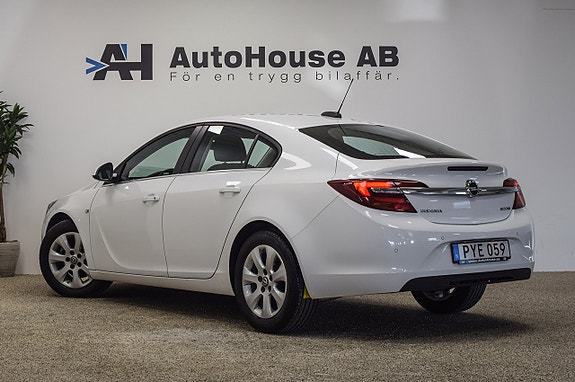 Opel Insignia 2 of 5