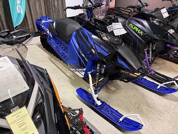 Yamaha Mountain Max 800 154 ES -2024 (22mil) 2 of 5