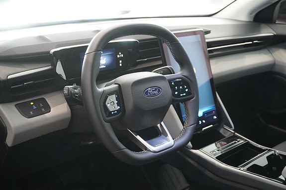 Ford Explorer 3 of 5