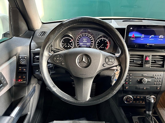 Mercedes-Benz GLK220 8 of 20