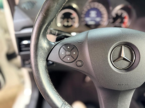 Mercedes-Benz GLK220 9 of 20
