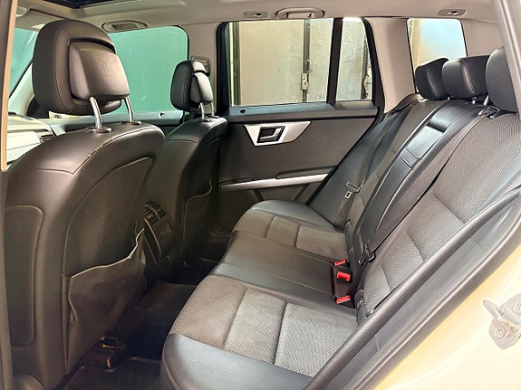 Mercedes-Benz GLK220 18 of 20