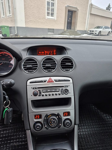 Peugeot 308 7 of 9