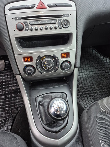 Peugeot 308 8 of 9