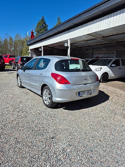 Peugeot 308 4 of 5