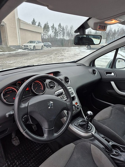 Peugeot 308 6 of 9