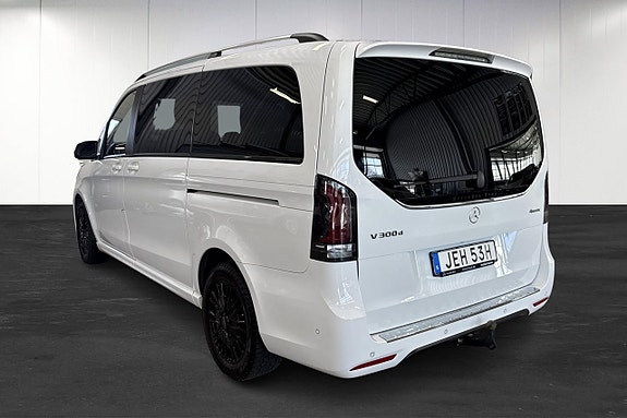 Mercedes-Benz V300 3 of 5