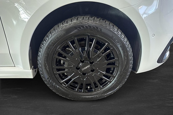 Mercedes-Benz V300 5 of 5