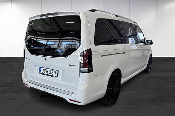 Mercedes-Benz V300 4 of 5