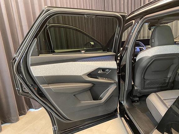 Peugeot e-5008 26 of 30