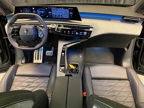 Peugeot e-5008 6 of 30