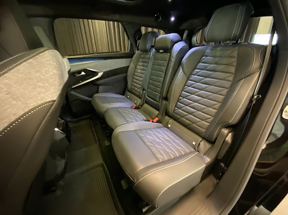 Peugeot e-5008 9 of 30
