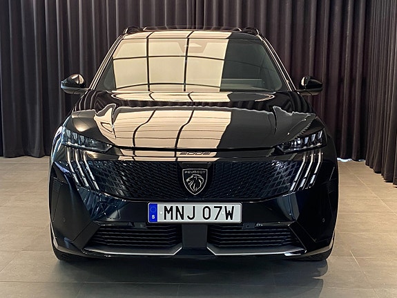 Peugeot e-5008 4 of 5