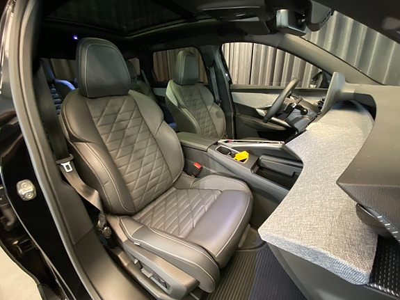 Peugeot e-5008 10 of 30