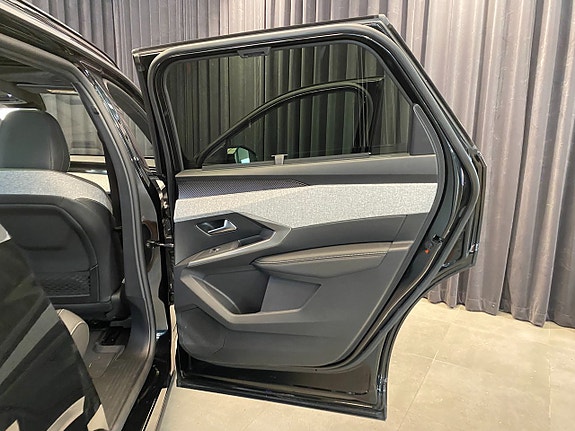 Peugeot e-5008 30 of 30