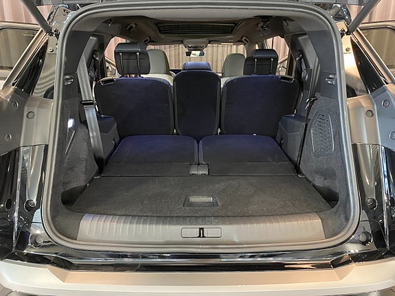 Peugeot e-5008 28 of 30