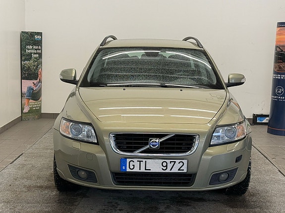 Volvo V50 2 of 16