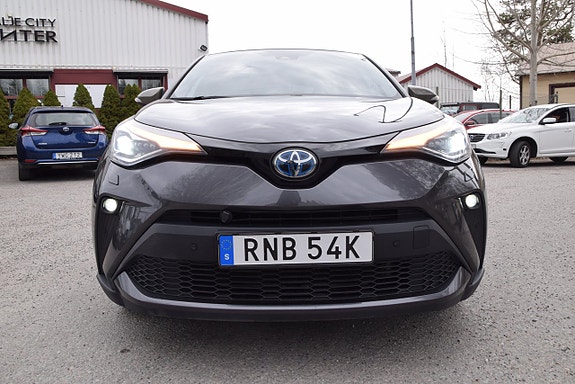 Toyota C-HR 2 of 23